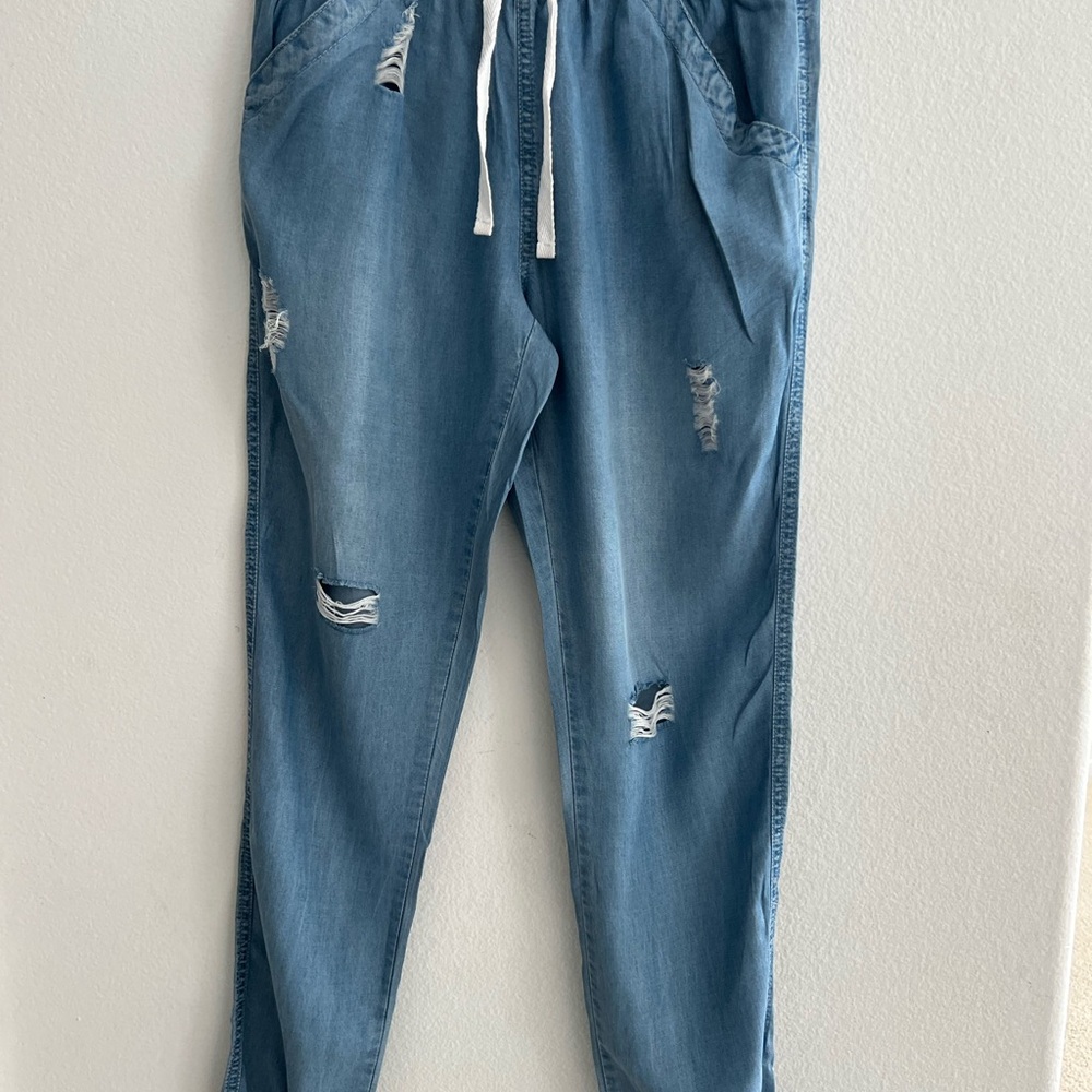 Distressed women’s Blue Jogger Pants. Size 6, 100% Lyocell.